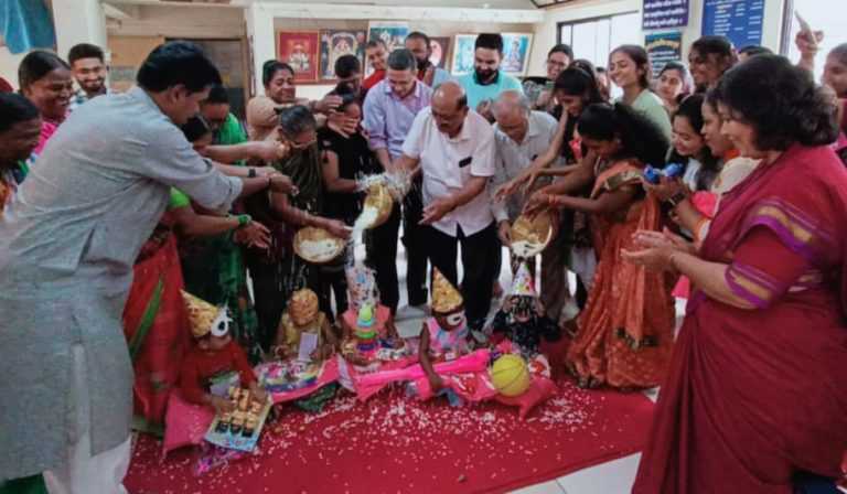 वेश्यावस्तीतील महिलांच्या मुलांकरिता ‘आपुलकीचे बोरन्हाण’  