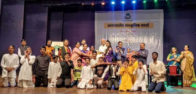 “शेवटचा घोट” नाटिका आणि “फुलवूया ही वनराई” नृत्यगीताने जिंकला “वनराई करंडक”