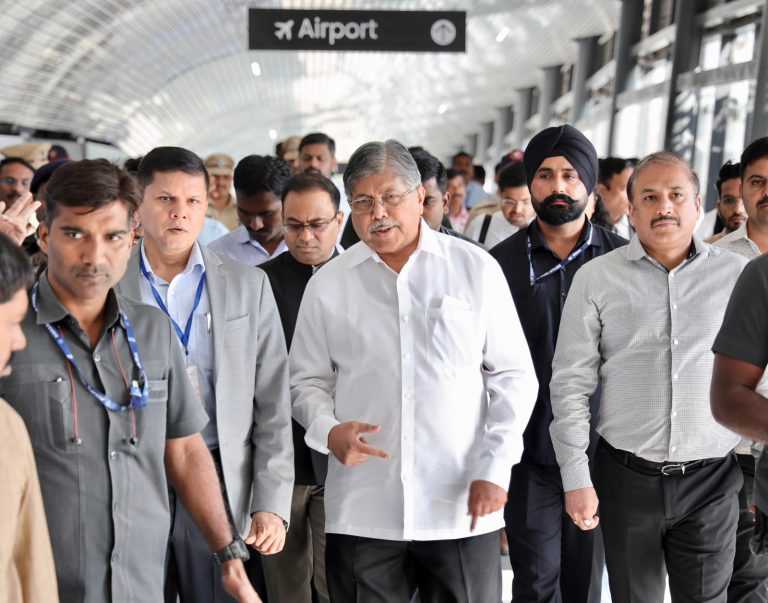 पुण्यात डबल डेकर बस सुरु लवकरात लवकर करा-पालकमंत्री चंद्रकांत पाटील