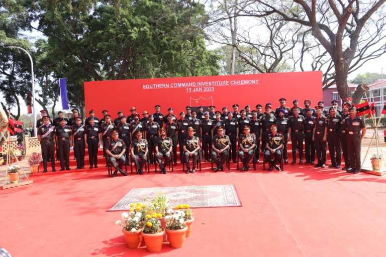 बंगळूरू येथे आयोजित अलंकरण समारंभात दक्षिण कमांडमधील सैनिक आणि युनिटचा गौरव