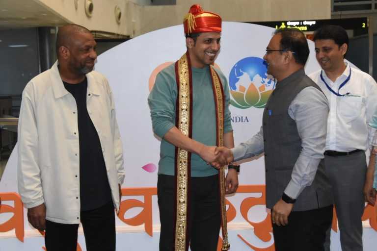 जिल्हाधिकारी डॉ.राजेश देशमुख यांनी केले ओमानच्या प्रतिनिधींचे स्वागत