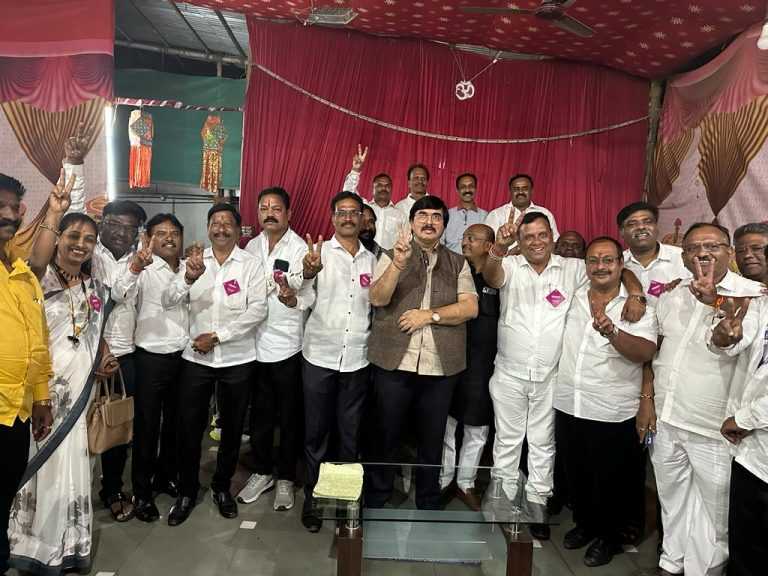 दीपक मानकरांच्या  नेतृत्वाखालील स्वामी समर्थ पॅनेल विजयी