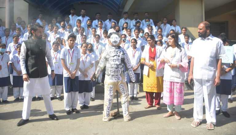 व्यसनमुक्त भारता’ करिता व्यसनांच्या राक्षसाचे दहन 