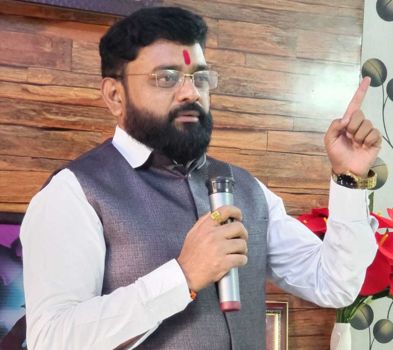 ऑटो टॅक्सी बस ट्रक टेम्पो चालक मालकांचे दिल्ली जंतरमंतरवर आंदोलन