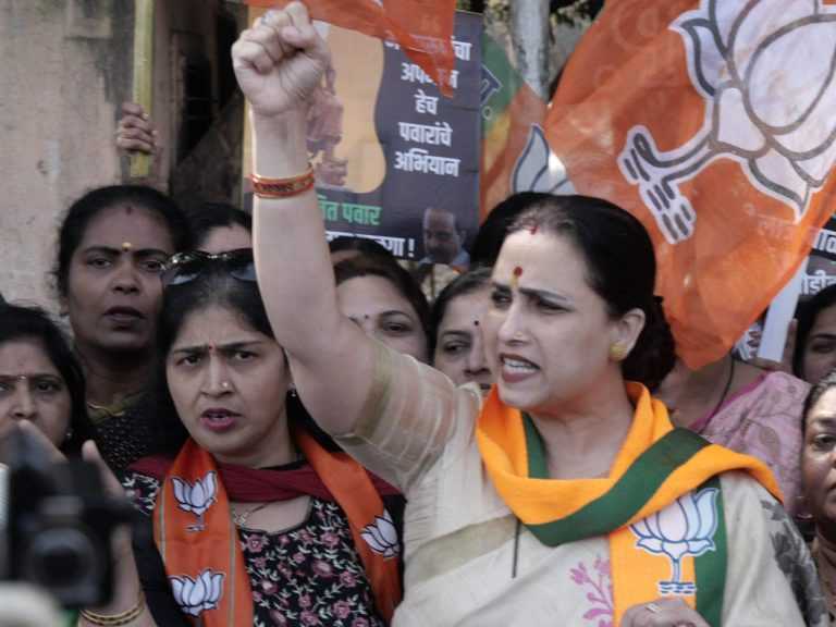 चित्रा वाघ कडाडल्या; उघड्या-नागड्या मुली चालणार नाहीत, उर्फीला थोबडवून काढणार