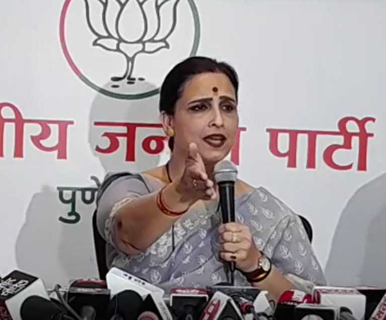 तुम्ही म्हणजे आयोग नाही,आकस कसला?अशा ५६ नोटीसा आल्यात मला -चित्रा वाघांचा पुन्हा चाकणकरांवर हल्लाबोल