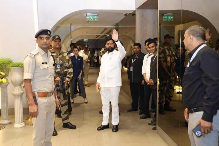 महाराष्ट्रात उद्योग येण्यासाठी मुख्यमंत्री एकनाथ शिंदे आज स्वित्झर्लंडला…