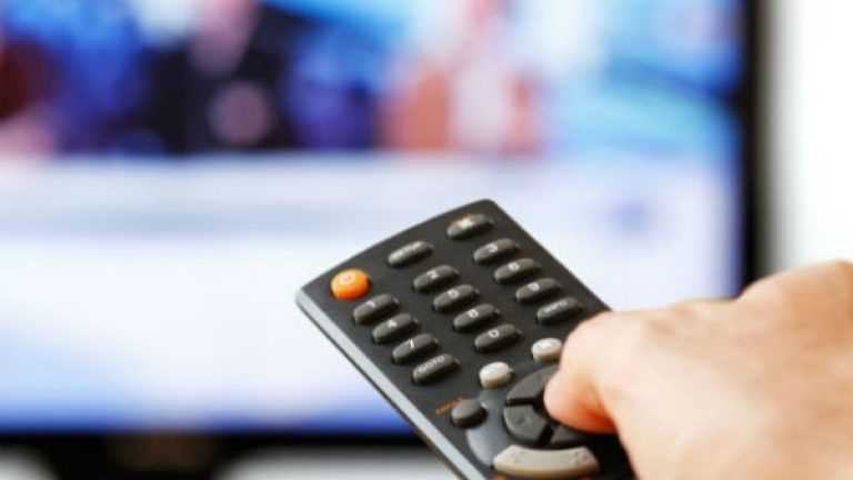 विचलित करणारी दृश्ये आणि विदारक प्रतिमा यांचे प्रसारण करणाऱ्या दूरचित्रवाणी वाहिन्यांना केंद्रीय माहिती आणि प्रसारण मंत्रालयाचा खबरदारीचा इशारा