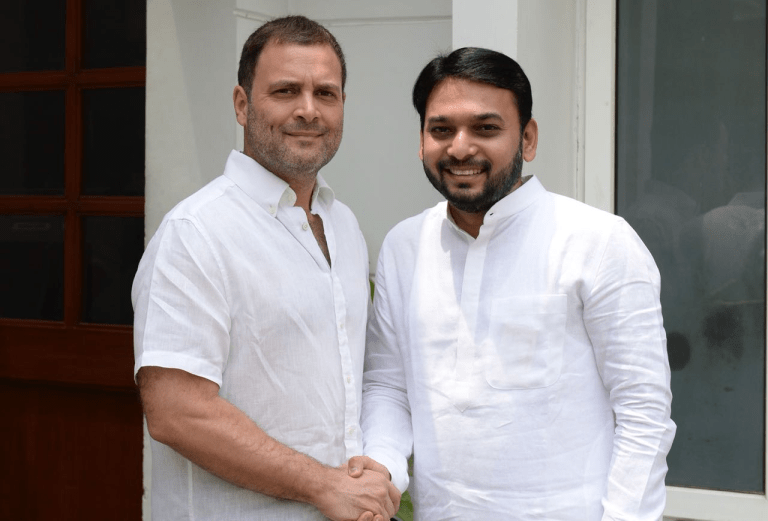 राहुल गांधींबरोबर मिरविणारे विश्वजित कदम देवेंद्र फडणविसांच्या पाया का पडले ?