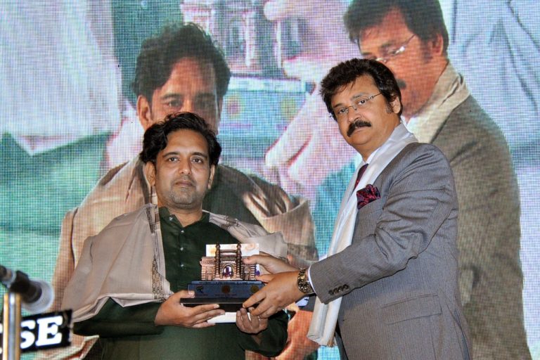 प्रजासत्ताक दिनानिमित्त गेट वे ऑफ इंडिया येथे ‘जश्न-ए-हिंदुस्तान’ मुशायरा संपन्न