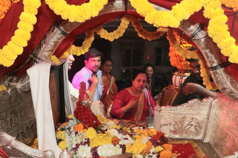 अक्कलकोट येथील श्री स्वामी समर्थ पालखीचे पुण्यात उत्साहात स्वागत