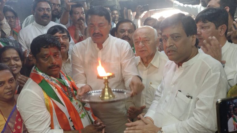 जोरदार शक्ती प्रदर्शन करत धंगेकरांचा उमेदवारी अर्ज दाखल