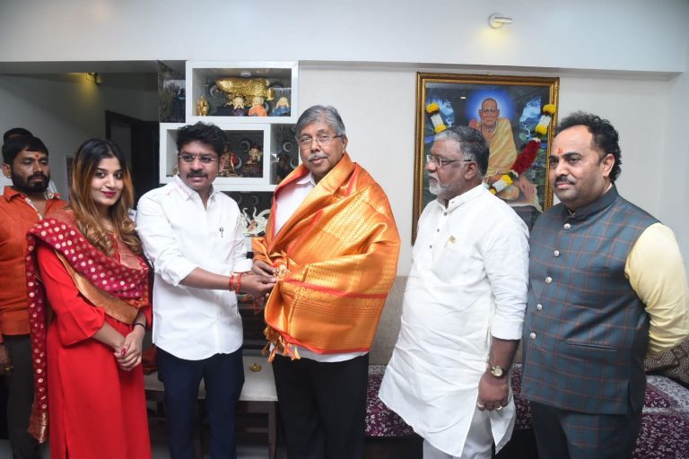 चंद्रकांत पाटलांनी भेटीगाठीचा धुमधडाका, बाळासाहेब दाभेकरांसह,राजेश शहा आणि व्यापारी,शिक्षक वर्गाशी केली चर्चा