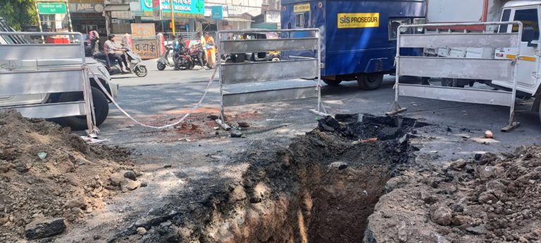 काल डांबरीकरण अन आज रस्ता खोदाई:महापालिकेच्या कारभाराचे  तीन तेरा…