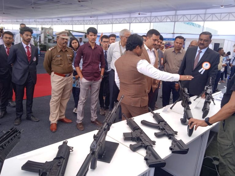 संरक्षण सामग्री प्रदर्शनाला पंधराशे अभियांत्रिकी विद्यार्थ्यांची भेट