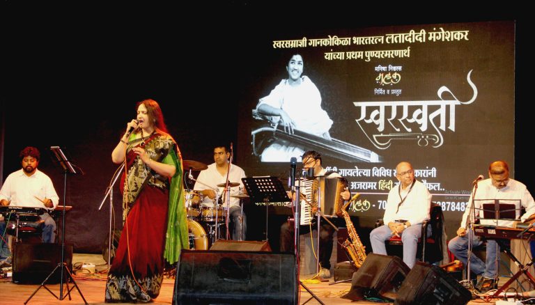 गायिका मनीषा निश्चल व सहकाऱ्यांचे सलग सहा तास गायन