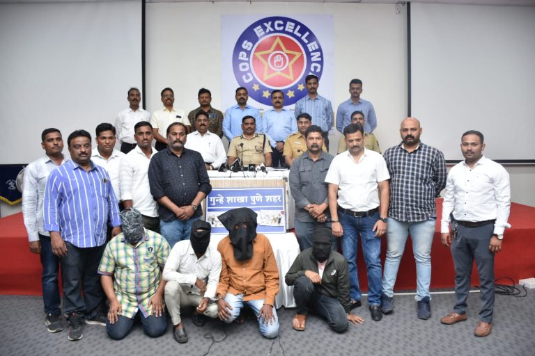 जग्वार कार मधून फिरत केल्या घरफोड्या :सव्व्वा कोटीचा ऐवज जप्त ,परप्रांतीय टोळीला पकडले