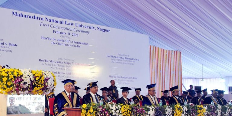 वकील आणि भविष्यातील न्यायाधीशांनी आपल्या व्यावसायिक जीवनामध्ये संविधानात्मक मूल्यांचा अंगीकार करावा- सरन्यायाधीश डॉ. धनंजय चंद्रचूड यांचे आवाहन