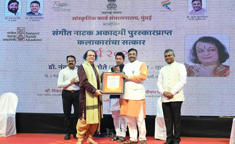 डाॅ.पं.नंदकिशोर कपोते महाराष्ट्र शासनाकडून सन्मानित