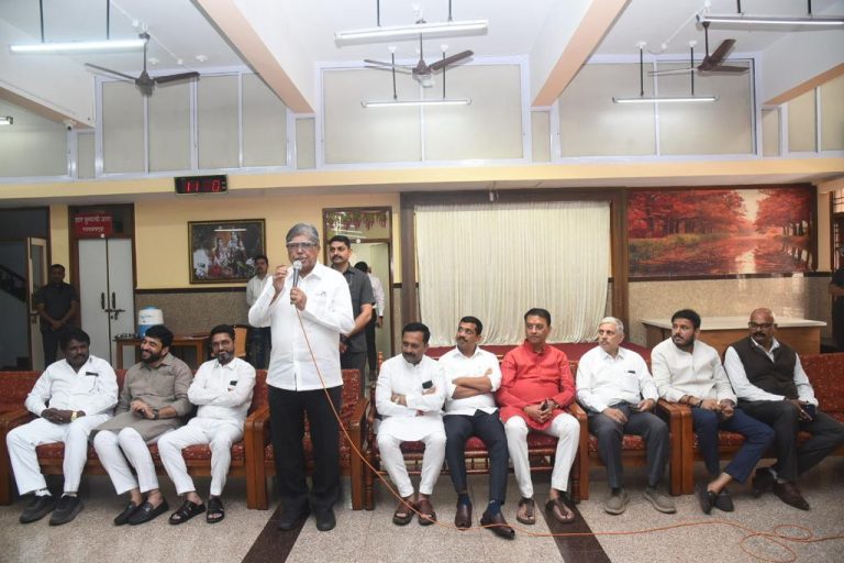 भाजपा- शिवसेना महायुती पूर्ण ताकदीने कसबा लढणार-पालकमंत्री चंद्रकांतदादा पाटील यांच्या बैठकीत महायुतीच्या नेत्यांचा निर्धार
