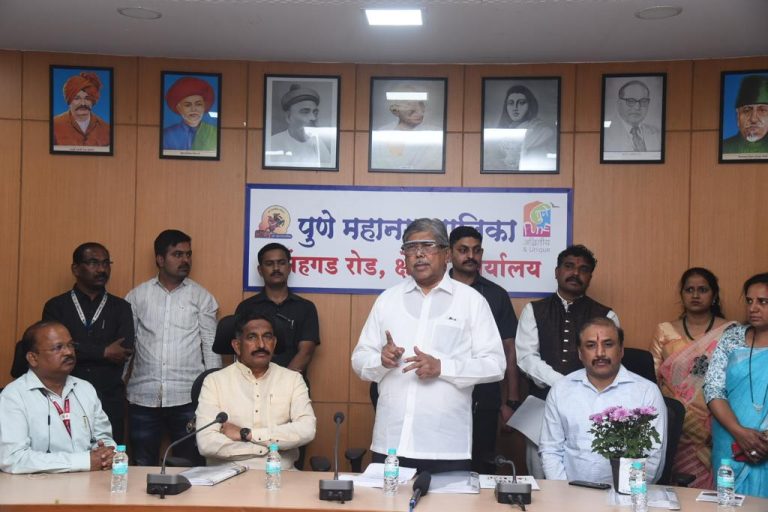 पालकमंत्री चंद्रकांतदादा पाटील यांच्या हस्ते टेरेस गार्डनचे उद्घाटन