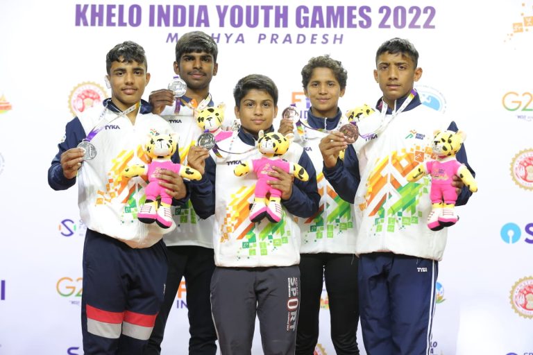 कुस्तीमध्ये समृद्धी, उत्कर्ष व महादेव यांचे रूपेरी यश