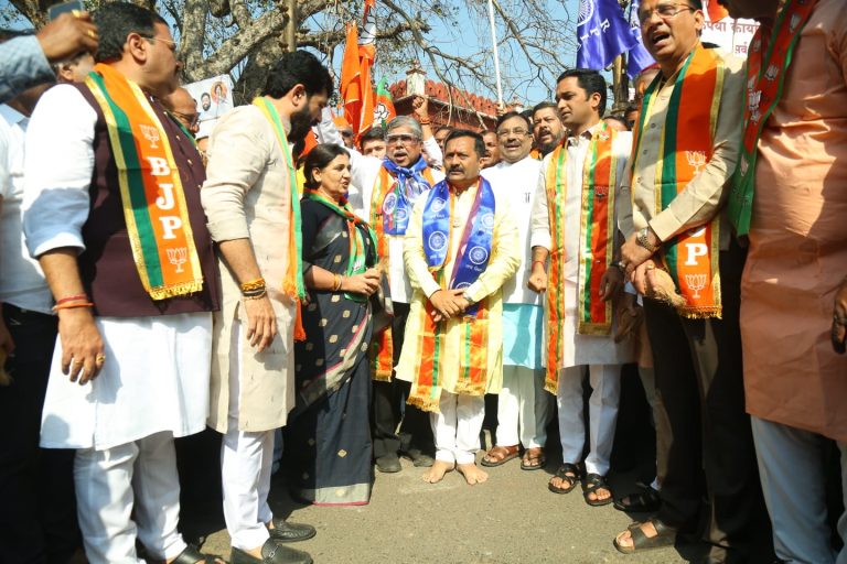 विरोधी उमेदवाराने वारंवार पक्ष बदलला, त्याची लढाई खुर्चीसाठी, सत्तेसाठी-मंत्री सुधीर मुनगंटीवार