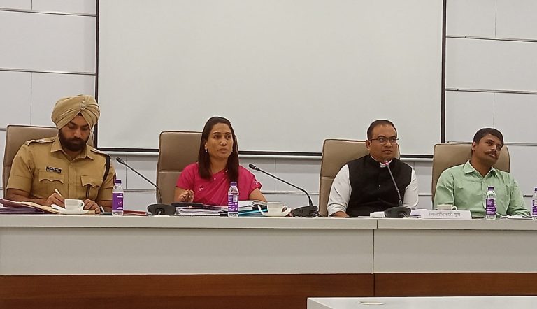 संपूर्ण निवडणूक प्रक्रियेत पारदर्शकता राहील यावर विशेष लक्ष द्या-जिल्हाधिकारी डॉ.राजेश देशमुख