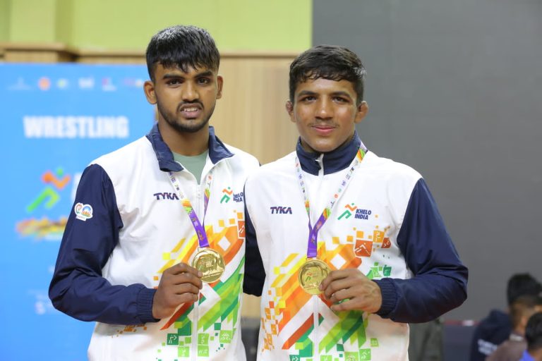 कुस्तीमध्ये अजय कापडे व सुमितकुमार भारस्कर यांचे  सुवर्णपदक