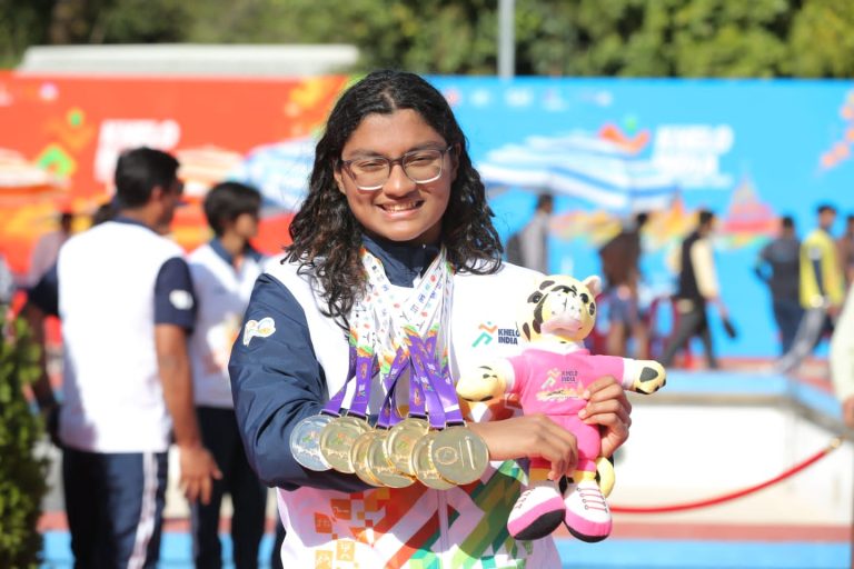 जलतरणामध्ये मुलांमध्ये महाराष्ट्राला सांघिक विजेतेपद तर मुलींमध्ये उपविजेतेपद