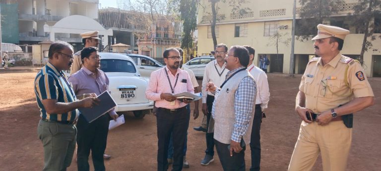 निवडणूक निरीक्षक एस.सत्यनारायण यांची मतदान केंद्रांना भेट