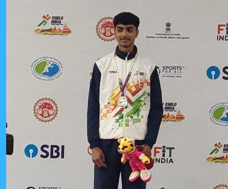 पदार्पणात महाराष्ट्र तलवारबाजी संघाला रौप्यपदक; औरंगाबादच्या तेजसने उघडून दिले पदकाचे खाते