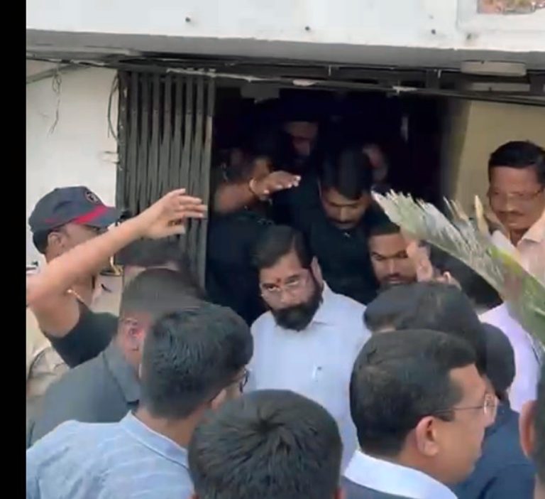 मुख्यमंत्र्यांच्या रात्रीच्या फेऱ्या,भेटीगाठीचे काहींना कुतूहल तर काही परेशान