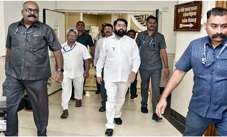 एकनाथ शिंदे दोन महिन्यांत पुन्हा मुख्यमंत्री होणार:प्रकाश आंबेडकर यांनी वर्तवली शक्यता