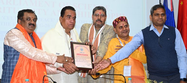 भारत विश्व गुरुत्वाचे काम करेल-कुलगुरू प्रा. श्रीनिवास वरखेडी