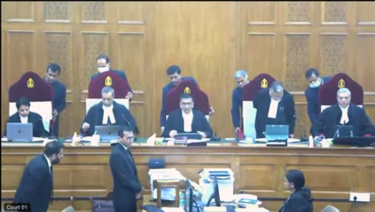 शिंदे गटाला व्हीप बजावता येणार नाही, आयोगाच्या निर्णयाला तूर्त स्थगिती नाही