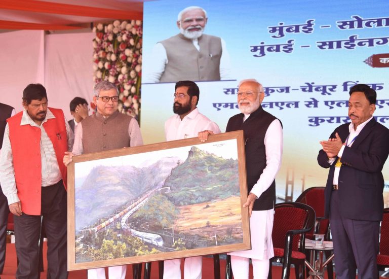 भरीव निधी मिळाल्याने महाराष्ट्रात रेल्वे प्रकल्प गतीने पूर्ण होतील -मुख्यमंत्री एकनाथ शिंदे