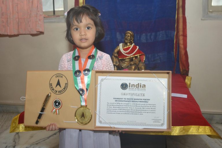  घोरपडे पेठेत राहणारीअवघ्या तीन वर्षांची वेदांशी विदेशात गाते शिवरायांची स्तुती