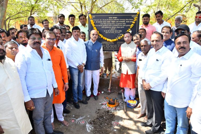 वेरुळ येथील शहाजीराजे भोसले स्मारक व मालोजीराजे भोसले गढीचा सर्वांगिण विकास करणार –  केंद्रीय राज्यमंत्री डॉ.भागवत कराड