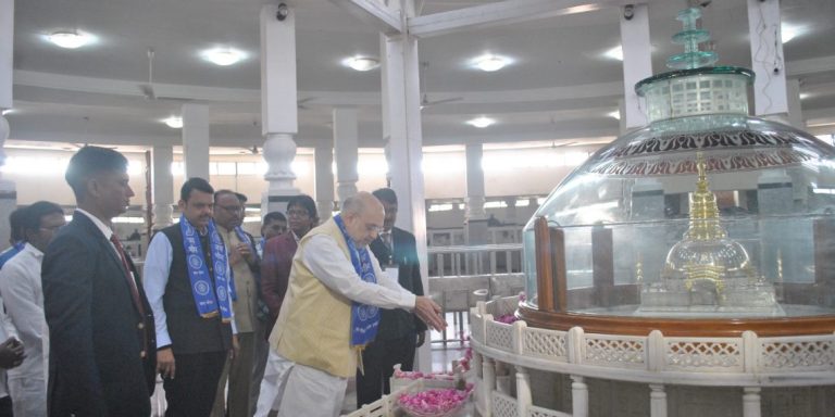 केंद्रीय गृहमंत्री अमित शाह यांची दीक्षाभूमीला भेट