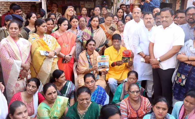 “भाजपाने पोलिसांना बरोबर घेऊन पैसे वाटले”आरोप करत  रविंद्र धंगेकरांचे उपोषण कारवाईच्या आश्वासनानंतर स्थगित