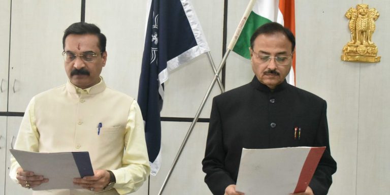 महाराष्ट्र लोकसेवा आयोगाच्या नवनियुक्त सदस्यांनी घेतली शपथ