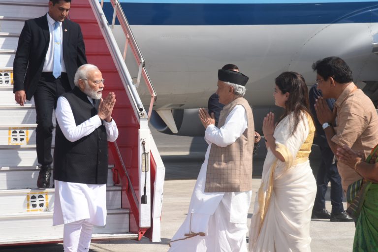 प्रधानमंत्री नरेंद्र मोदी यांचे मुंबईत आगमन