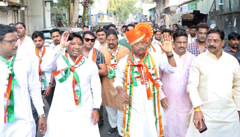 भवानीपेठेतील पदयात्रेत धंगेकरांना चांगला प्रतिसाद