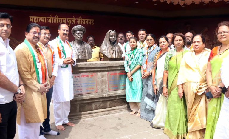 धंगेकर यांच्या प्रचारार्थ प्रणिती शिंदे यांची पदयात्रा