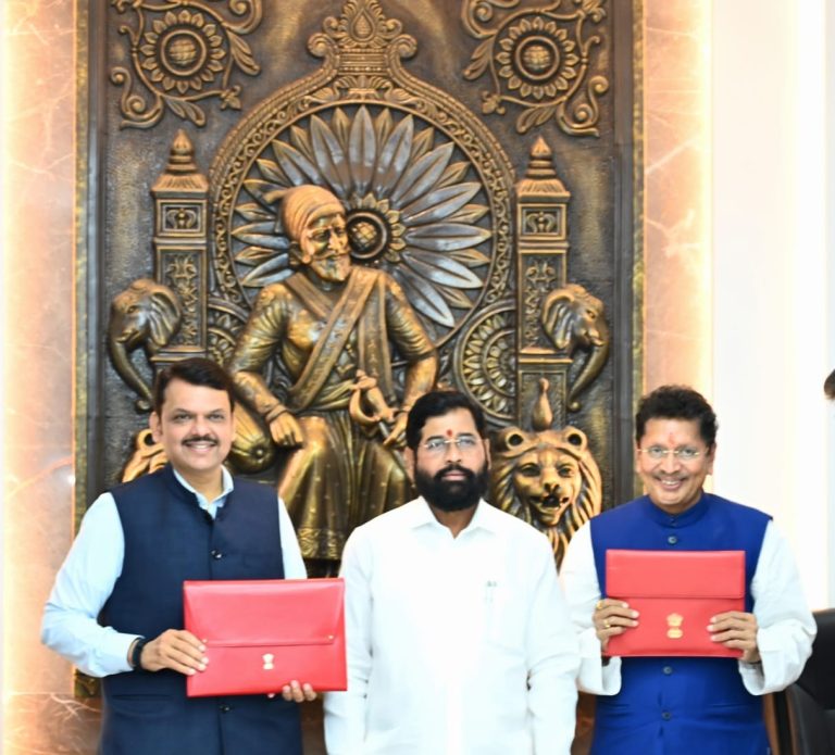 महिलांना एसटी भाड्यात ५० टक्के सवलत ,शेतकऱ्यांना वर्षाला १२ हजाराचे अनुदान आणि घोषणांचा पाऊस