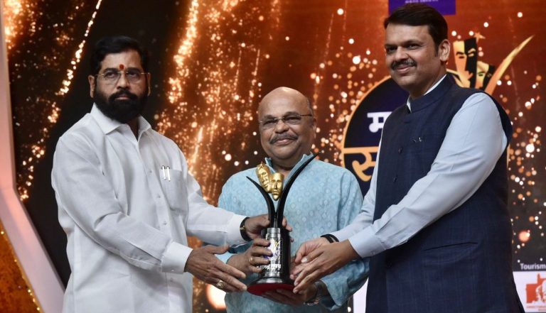 मुख्यमंत्री एकनाथ शिंदे आणि उपमुख्यमंत्री देवेंद्र फडणवीस यांच्या हस्ते ‘मटा’ सन्मान पुरस्कारांचे वितरण