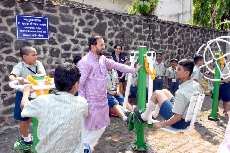 जावडेकर यांच्या खासदार निधीतून दहा खुल्या व्यायामशाळा