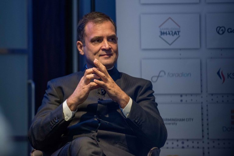 भारतात लोकशाही संकटात:राहुल गांधी केंब्रिजमध्ये म्हणाले – तुमचा फोन रेकॉर्ड होत असल्याने सावधपणे बोला असे अधिकारी सांगायचे