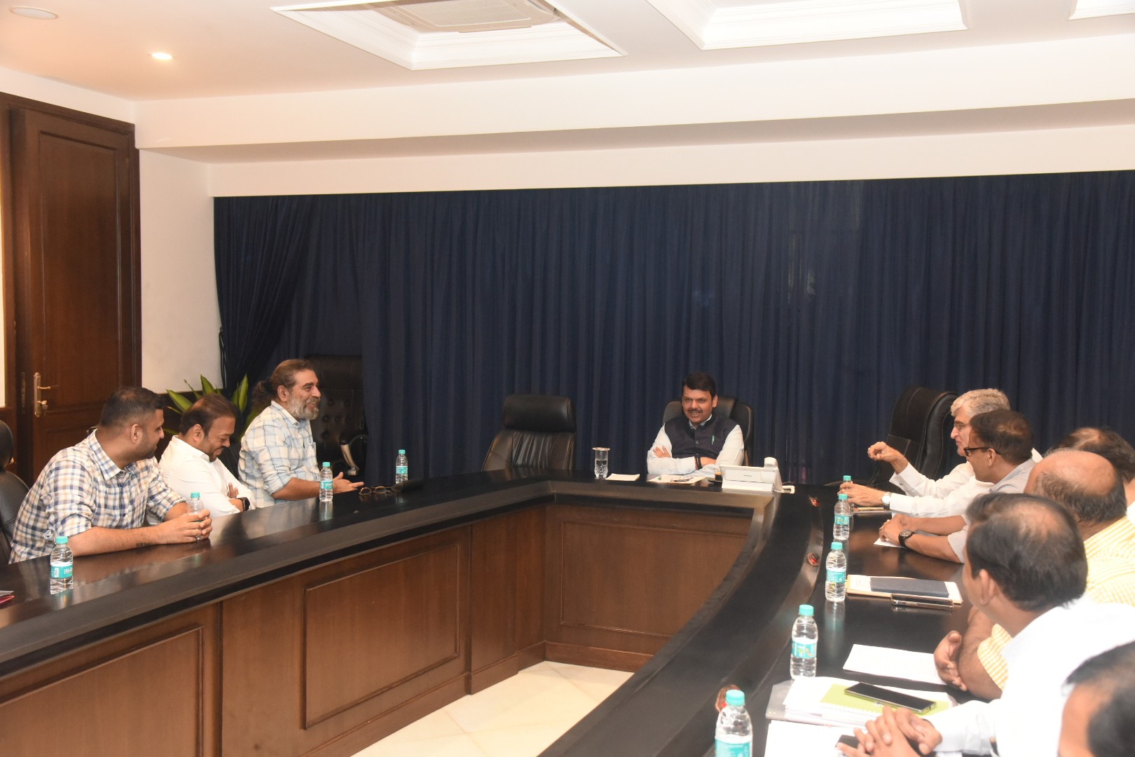 उपमुख्यमंत्री देवेंद्र फडणवीस यांच्या अध्यक्षतेखाली ‘मुंबई प्रेस क्लब’ पुनर्विकास संदर्भात बैठक